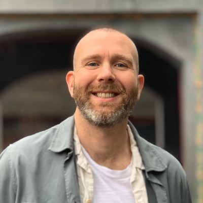 Tom Robertson - Arts Coach and Consultant 